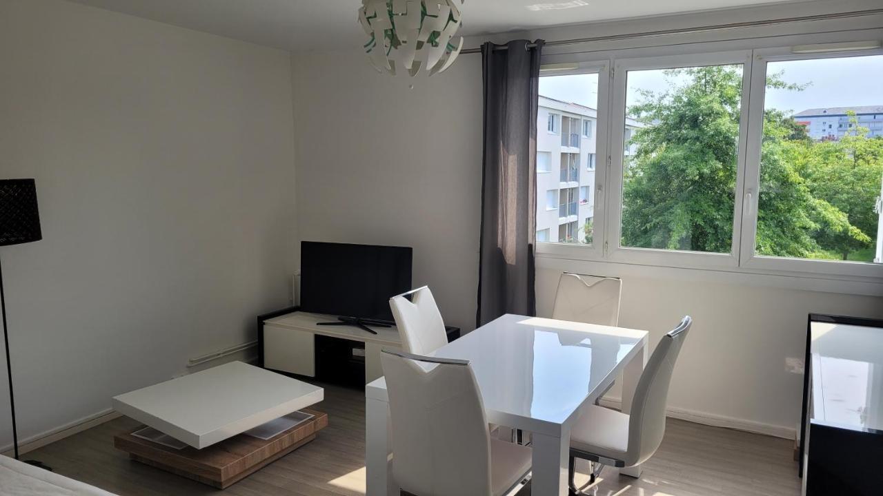 Appartement Lumineux Cholet Exterior photo